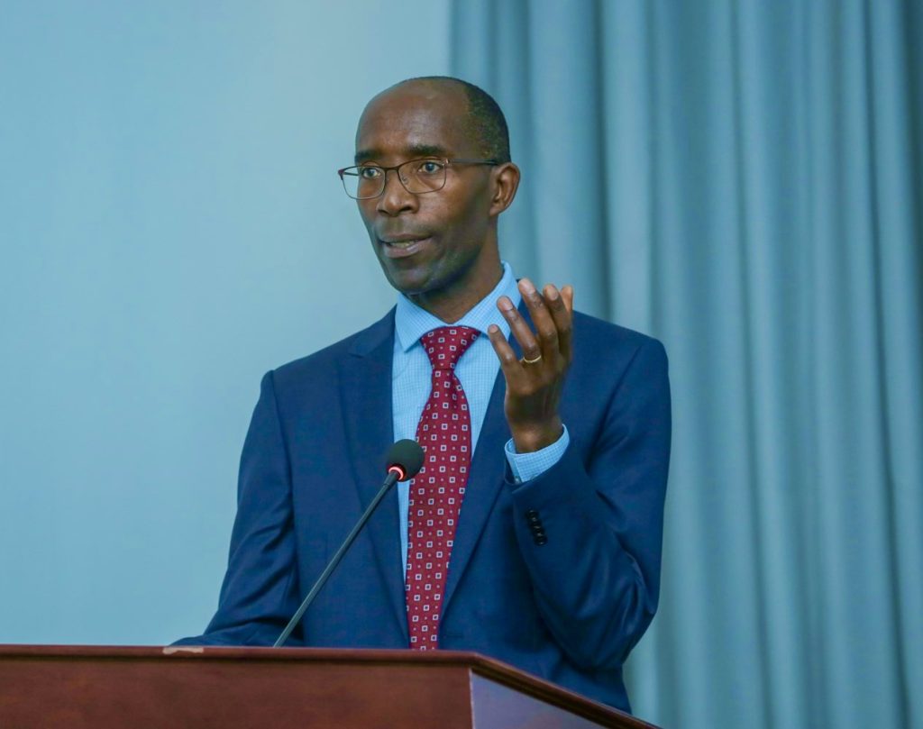 - Le Pr Léonce Ndikumana : « La fuite des capitaux implique des politiciens et des membres du gouvernement et des individus bien connectés »